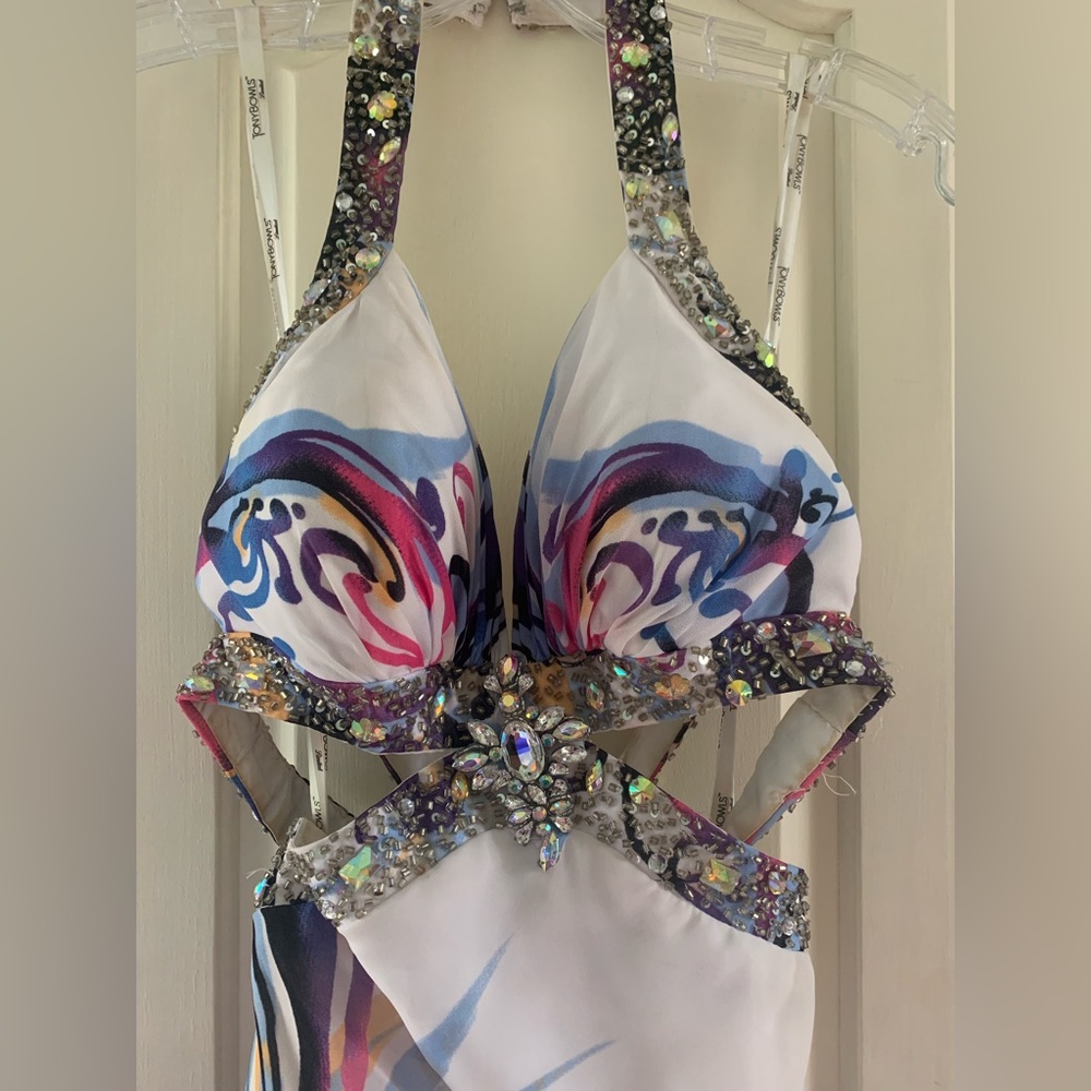Prom gown - Picture 2 of 6